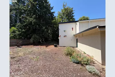 11016 NE Fargo St, Portland, OR 97220 - Photo 41