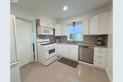11016 NE Fargo St, Portland, OR 97220 - Photo 9
