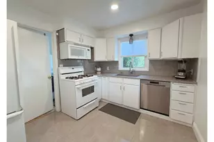 11016 NE Fargo St, Portland, OR 97220 - Photo 9