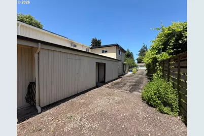 11016 NE Fargo St, Portland, OR 97220 - Photo 37