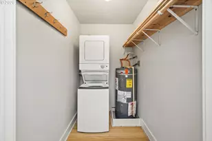 2301 SE Caruthers St, Portland, OR 97214 - Photo 15