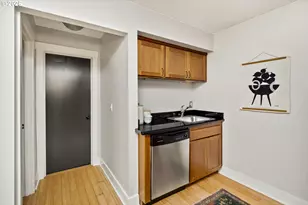 2301 SE Caruthers St, Portland, OR 97214 - Photo 9