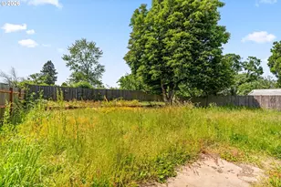 370 S 6th St, Harrisburg, OR 97446 - Photo 11