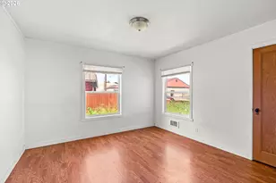 370 S 6th St, Harrisburg, OR 97446 - Photo 5