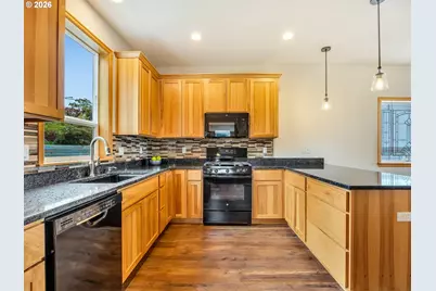 423 Chinook Ave, Astoria, OR 97103 - Photo 9