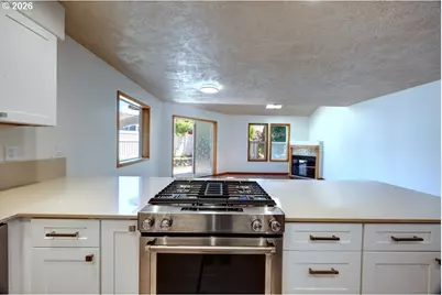 303 Avenue C, Seaside, OR 97138 - Photo 9