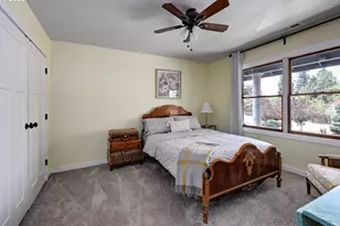 16346 NE Tillamook St, Portland, OR 97230 - Photo 25