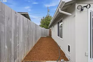 1130 Fenwick St, Coos Bay, OR 97420 - Photo 35