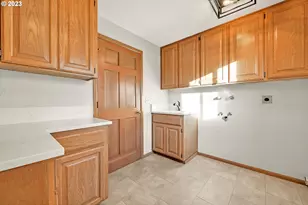 27717 Royal Ave, Eugene, OR 97402 - Photo 35