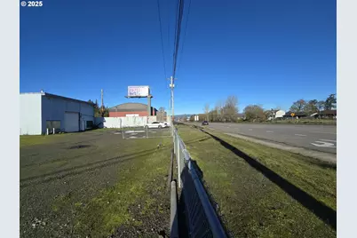 711 N Columbia River Hwy, Saint Helens, OR 97051 - Photo 9