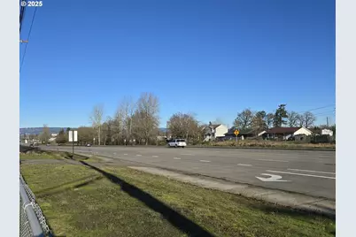 711 N Columbia River Hwy, Saint Helens, OR 97051 - Photo 11