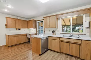2658 S 12th St, Lebanon, OR 97355 - Photo 9