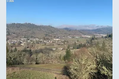 2 NE Pearce Rd #2, Roseburg, OR 97470 - Photo 3