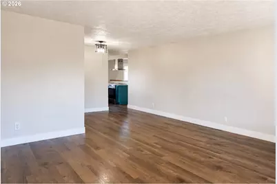 492 W Olympic St, Springfield, OR 97477 - Photo 7