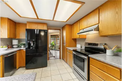 2315 NE 156th Pl, Portland, OR 97230 - Photo 7