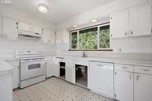 1422 SW Hensley Rd, Troutdale, OR 97060 - Photo 5