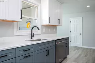 3537 SE 128th Ave, Portland, OR 97236 - Photo 17