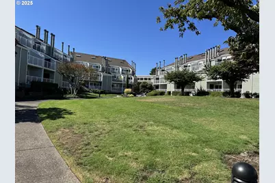 311 N Hayden Bay Dr, Portland, OR 97217 - Photo 3