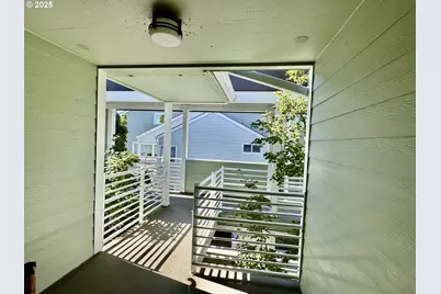 311 N Hayden Bay Dr, Portland, OR 97217 - Photo 9