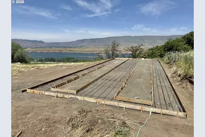 2743 E 9th St, The Dalles, OR 97058 - Photo 1
