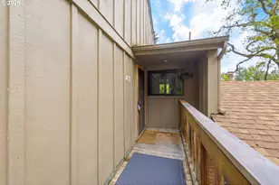 417 Stonewood Dr, Eugene, OR 97405 - Photo 3