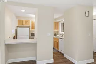 417 Stonewood Dr, Eugene, OR 97405 - Photo 13