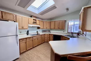 1800 Lakewood Ct, Eugene, OR 97402 - Photo 9