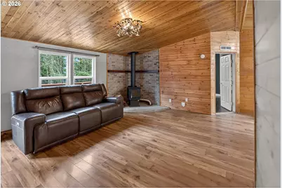 20284 El Romar Dr NE, Scotts Mills, OR 97375 - Photo 15