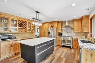 10300 SW Coquille Dr, Tualatin, OR 97062 - Photo 13