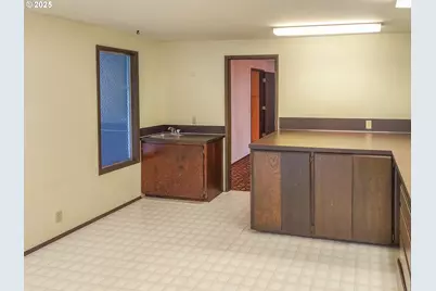 210 Cherokee Ave, Roseburg, OR 97471 - Photo 13