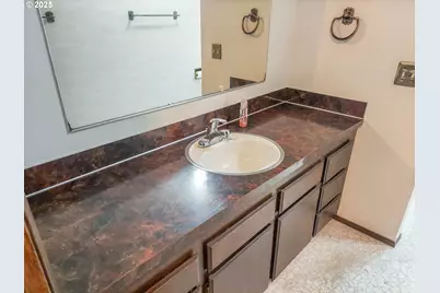 210 Cherokee Ave, Roseburg, OR 97471 - Photo 25