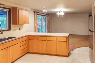 210 Cherokee Ave, Roseburg, OR 97471 - Photo 9