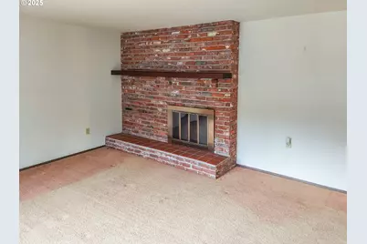 210 Cherokee Ave, Roseburg, OR 97471 - Photo 3