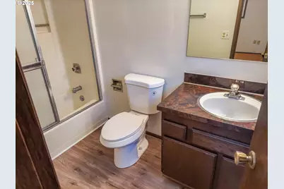 210 Cherokee Ave, Roseburg, OR 97471 - Photo 23