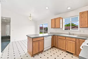 1228 SW Martin Ct, Hermiston, OR 97838 - Photo 5