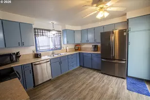 907 Fourth St, La Grande, OR 97850 - Photo 5
