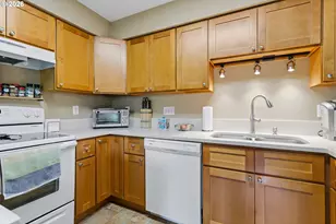 10660 SW Davies Rd, Beaverton, OR 97003 - Photo 11