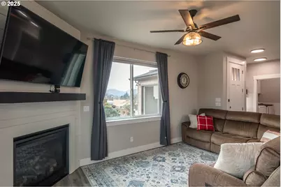 180 Brady Ln, Roseburg, OR 97471 - Photo 11