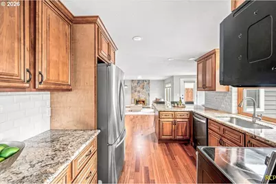 12647 SW Springwood Dr, Tigard, OR 97223 - Photo 9