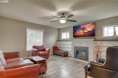 385 N 6th St, Saint Helens, OR 97051 - Photo 5