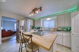 385 N 6th St, Saint Helens, OR 97051 - Photo 13