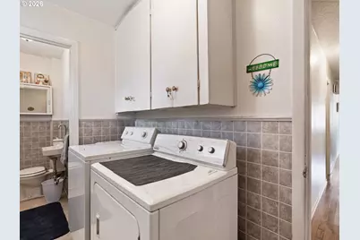 11726 SE Oak St, Portland, OR 97216 - Photo 25