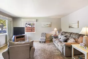 11726 SE Oak St, Portland, OR 97216 - Photo 5