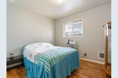11726 SE Oak St, Portland, OR 97216 - Photo 17