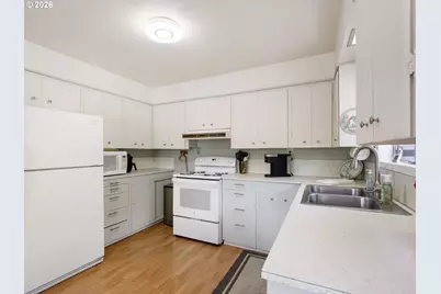 11726 SE Oak St, Portland, OR 97216 - Photo 13