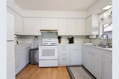 11726 SE Oak St, Portland, OR 97216 - Photo 11