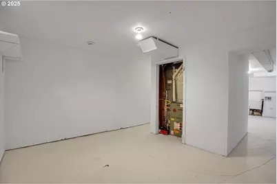 6511 NW Saint Helens Rd, Portland, OR 97210 - Photo 35