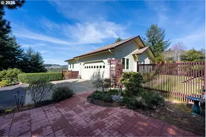 93621 Links Ln, Coos Bay, OR 97420 - Photo 11