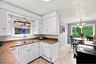 622 SW Hayter St, Dallas, OR 97338 - Photo 9
