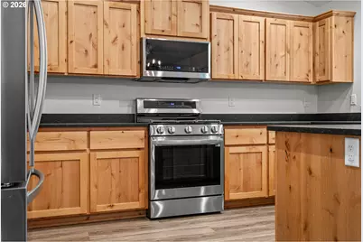 1546 Poplar Dr, Grants Pass, OR 97527 - Photo 13